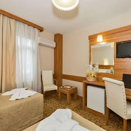 Selenay & 3* Istanbul